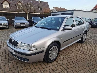 Silber Gebraucht 2004 Skoda Octavia Selection Limousine | 2.500 € (Fairer Preis)