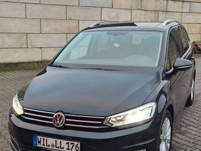 Schwarz Gebraucht 2017 VW Touran Highline Van / Kleinbus | 22.900 € (Fairer Preis)