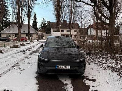 Schwarz Gebraucht 2025 Tesla Model Y SUV | 51.500 €