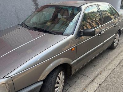 Gebraucht VW Passat 90 PS (66 kW) 1992 Grau Limousine
