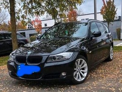 Gebraucht BMW 330 170 PS (125 kW) 2012 Blau Limousine