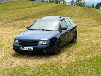 Gebraucht Audi A4 Basis 193 PS (141 kW) 1999 Blau Kombi