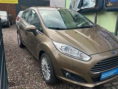 Gebraucht Ford Fiesta Titanium 125 PS (91 kW) 2013 Braun Kleinwagen
