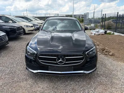 Gebraucht Mercedes E220 200 PS (147 kW) 2022 Schwarz Limousine