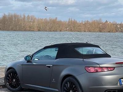 Grau Gebraucht 2011 Alfa Romeo Spider Cabrio | 29.999 €