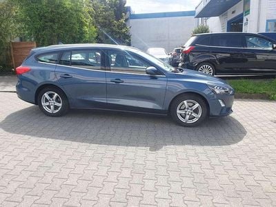 Usata Ford Focus Cool & Connect 120 CV (88 kW) 2020 Blu Station wagon
