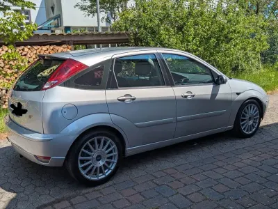 Gebraucht Ford Focus ST 173 PS (127 kW) 2002 Silber Limousine