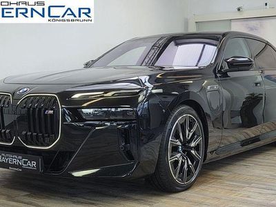 (0475) saphirschwarz metallic Gebraucht 2025 BMW M760e Executive Limousine | 132.489 € (Fairer Preis)