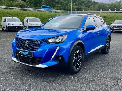 Gebraucht Peugeot e-2008 Allure 100 kW (136 PS) 2022 Blau SUV