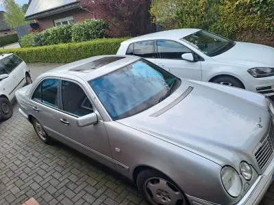 Second-hand Mercedes E230 Avantgarde 150 CP (110 kW) 1996 Berlinǎ