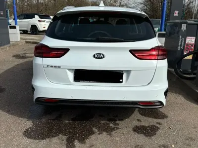 Used Kia Ceed Platinum Edition 140 HP (102 kW) 2019 White Hatchback