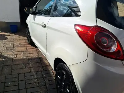 Gebraucht Ford Ka 69 PS (50 kW) 2015 Weiß Kleinwagen
