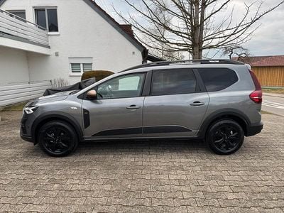 Grau Gebraucht 2024 Dacia Jogger Extreme Van / Kleinbus | 20.999 € (Fairer Preis)