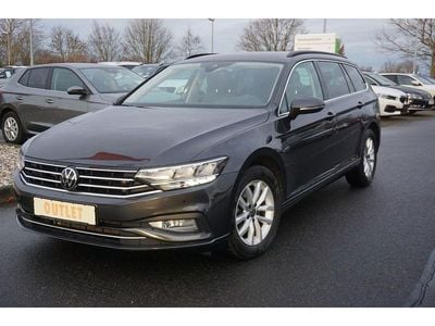 Grau Gebraucht 2022 VW Passat Kombi | 24.780 € (Guter Preis)