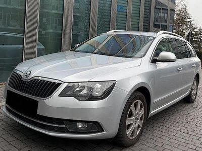 Gebraucht Skoda Superb Elegance 160 PS (117 kW) 2014 Silber Kombi