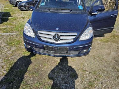 Mercedes B200