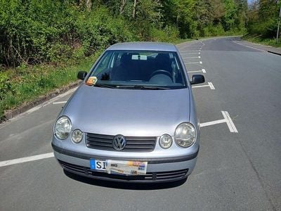 Usata VW Polo Comfortline 54 CV (39 kW) 2003 Argento Berlina