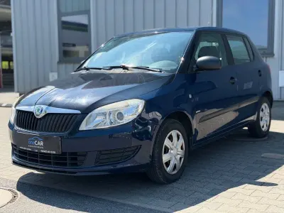 Gebraucht Skoda Fabia Classic 60 PS (44 kW) 2011 Blau Limousine