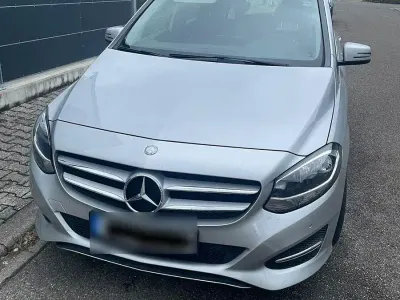 Gebraucht Mercedes B180 122 PS (89 kW) 2015 Silber Kleinwagen