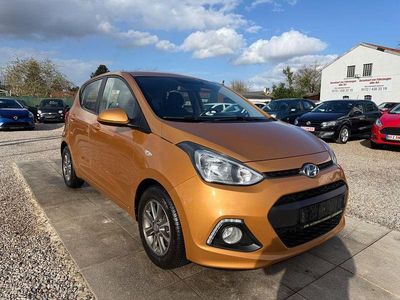 Gebraucht Hyundai i10 Edition 67 PS (49 kW) 2015 Orange Kleinwagen