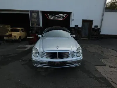 Gebraucht Mercedes E220 Avantgarde 150 PS (110 kW) 2003 Silber Limousine