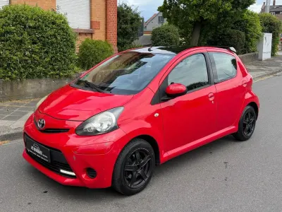 Używany Toyota Aygo Cool 68 KM (50 kW) 2013 Czerwony Hatchback