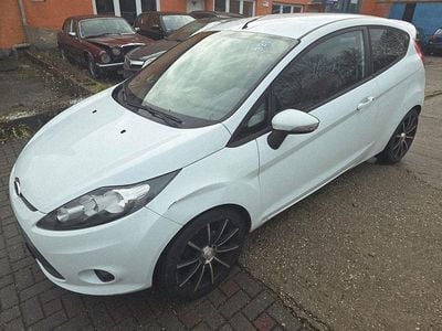 Gebraucht Ford Fiesta Trend 97 PS (71 kW) 2009 Weiß Kleinwagen