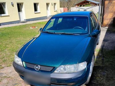 Begagnad Opel Vectra 1998 Sedan