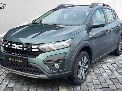 Neu Dacia Sandero Expression 91 PS (66 kW) 2025 Grün SUV