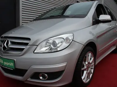 Gebraucht Mercedes B160 95 PS (69 kW) 2011 Silber Kleinwagen