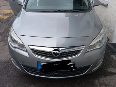 Gebraucht Opel Astra 112 PS (82 kW) 2011 Grau Kombi