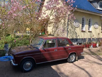 Second-hand Lada 2103 75 CP (55 kW) 1974 Andere farben Berlinǎ