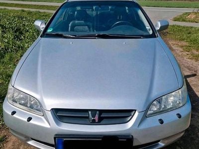 Second-hand Honda Accord 147 CP (108 kW) 2001 Argintiu Berlinǎ