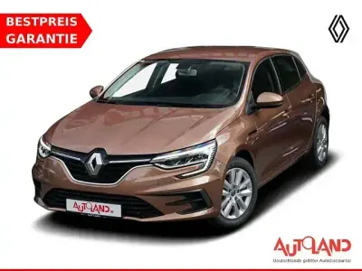 Gebraucht Renault Mégane II Life 116 PS (85 kW) 2021 Solarbraunmet. Limousine