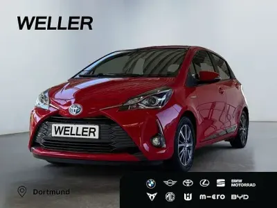 Gebraucht Toyota Yaris Hybrid Club 101 PS (74 kW) 2019 Rot Kleinwagen