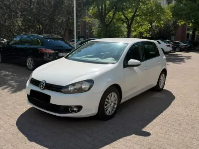 Gebraucht VW Golf VI 105 PS (77 kW) 2011 Weiß Kleinwagen