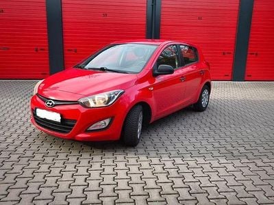 Gebraucht Hyundai i20 Classic 87 PS (63 kW) 2013 Rot Kleinwagen