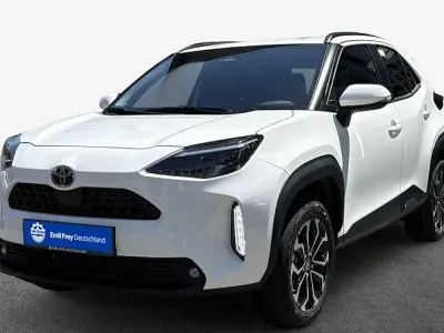 Neu Toyota Yaris Cross 131 PS (96 kW) 2026 Rot SUV