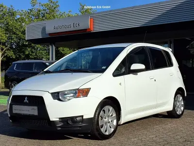 Gebraucht Mitsubishi Colt Motion 75 PS (55 kW) 2012 Weiß Kleinwagen