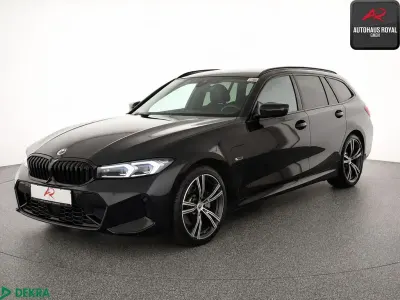 Gebraucht BMW 320e M Sport 204 PS (150 kW) 2022 Black sapphire Kombi