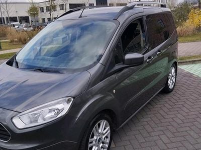 Grau Gebraucht 2015 Ford Transit Titanium Kombi | 5.950 €