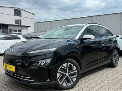 Gebraucht Hyundai Kona Trend 150 kW (204 PS) 2022 Phantom black / chalk white SUV