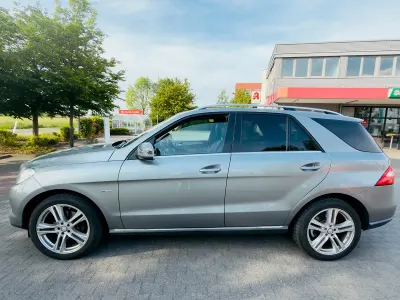Gebraucht Mercedes ML350 258 PS (189 kW) 2011 Grau SUV