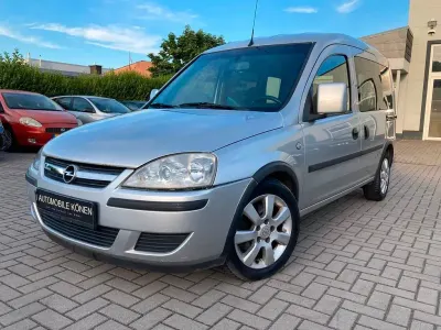 Gebraucht Opel Combo Edition 101 PS (74 kW) 2010 Silber Van / Kleinbus