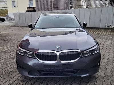 Grau Gebraucht 2022 BMW 320 Shadowline Kombi | 20.300 € (Fairer Preis)