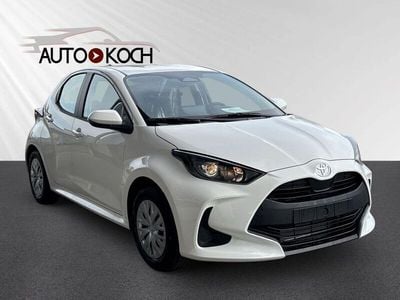 Weiß Gebraucht 2025 Toyota Yaris Hybrid Business Edition Limousine | 23.390 € (Superpreis)