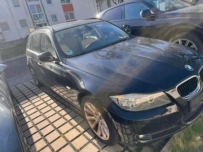 Gebraucht BMW 318 143 PS (105 kW) 2011 Schwarz Kombi