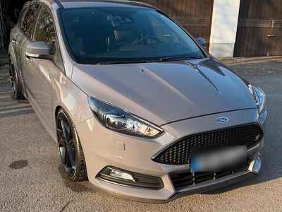 Usata Ford Focus ST 250 CV (183 kW) 2016 Grigio Berlina