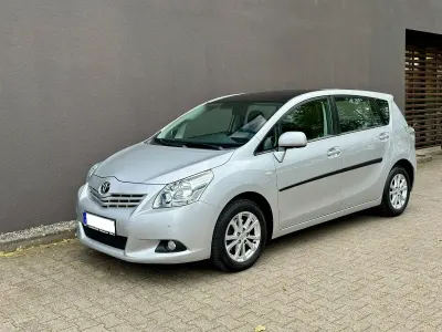 Gebraucht Toyota Verso Edition 132 PS (97 kW) 2010 Silber Van / Kleinbus
