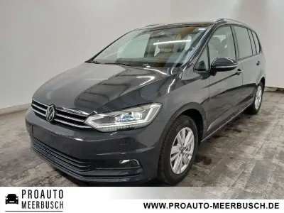 Gebraucht VW Touran Comfortline 150 PS (110 kW) 2024 Uranograu Van / Kleinbus